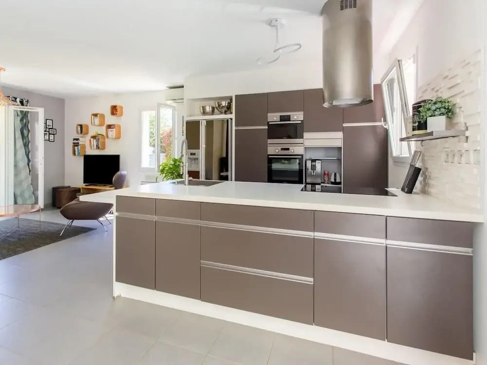 Beautiful Holiday Home With Swimming Pool - Photo 2