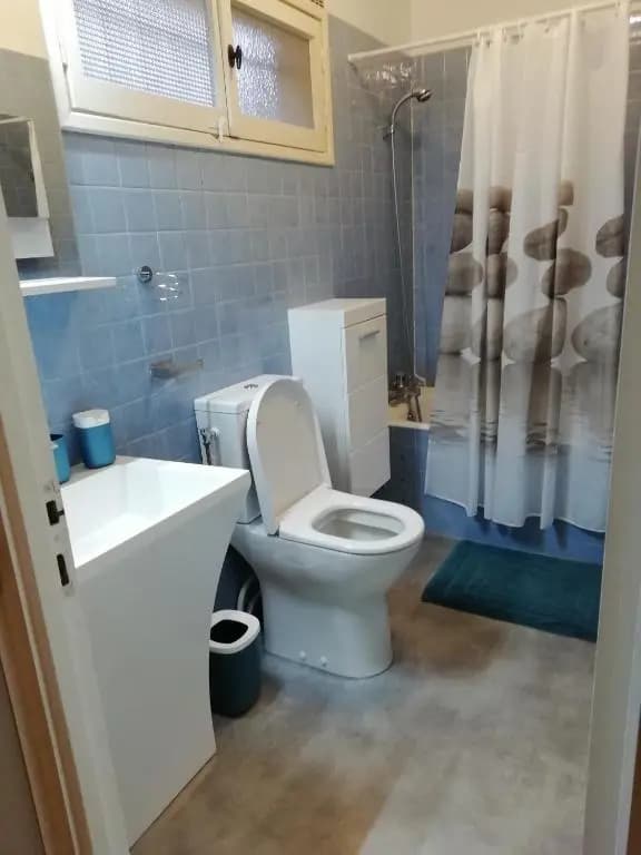 Appartement climatisé au 1er étage d'une maison avec jardin dans un quartier calme - Miniature 8