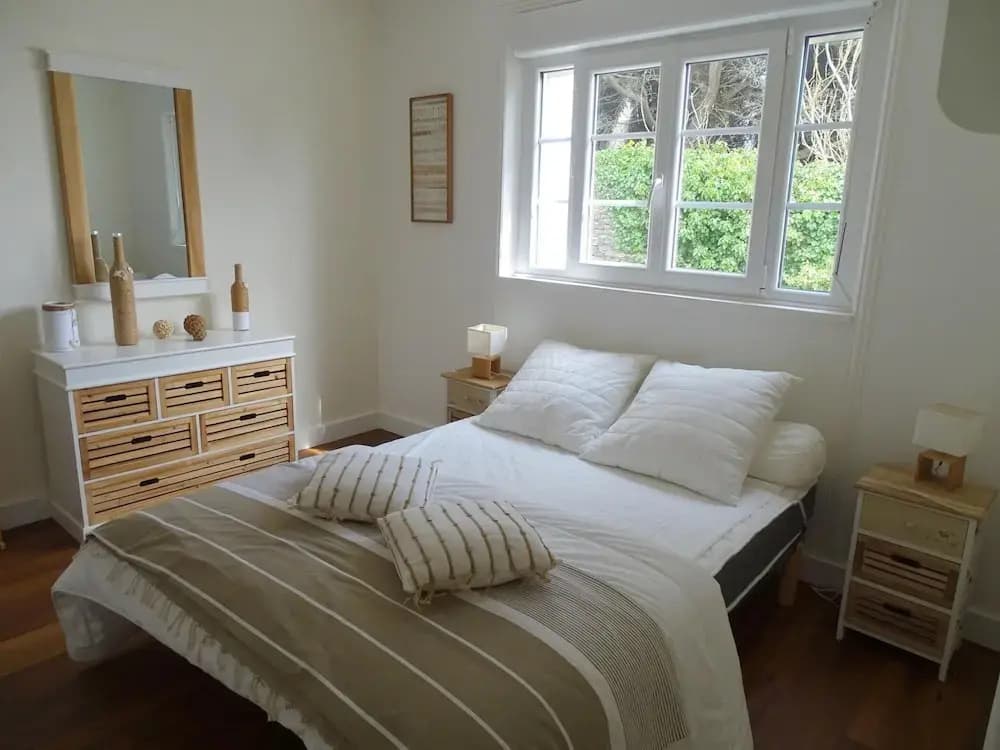 Locquirec Coastal Holiday Villa for 10 - Miniature 6
