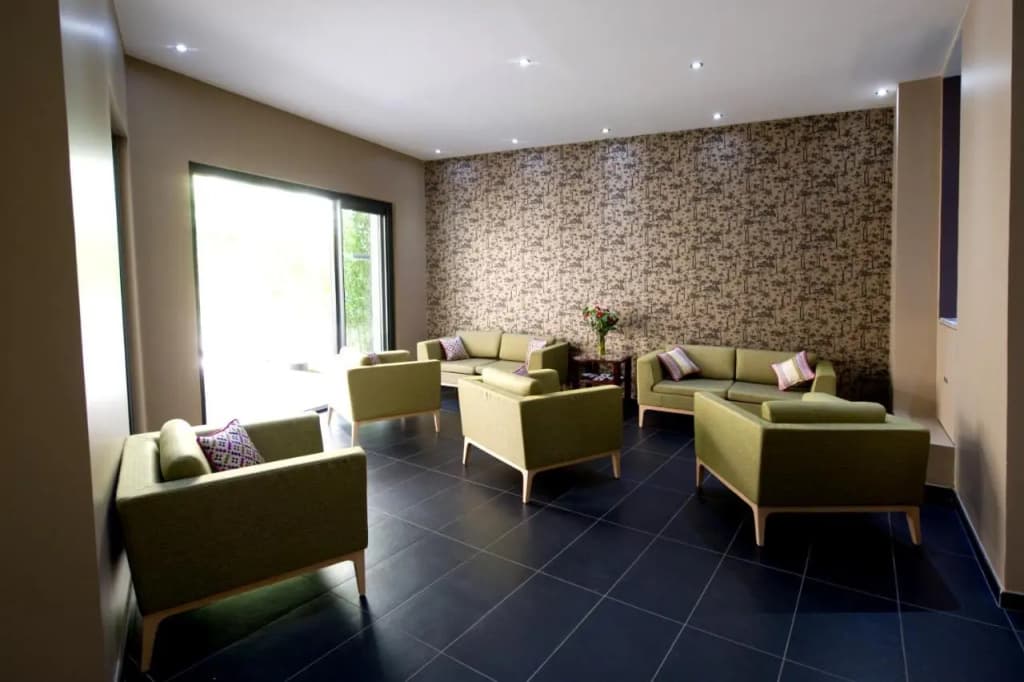 Serotel Suites - Photo 2
