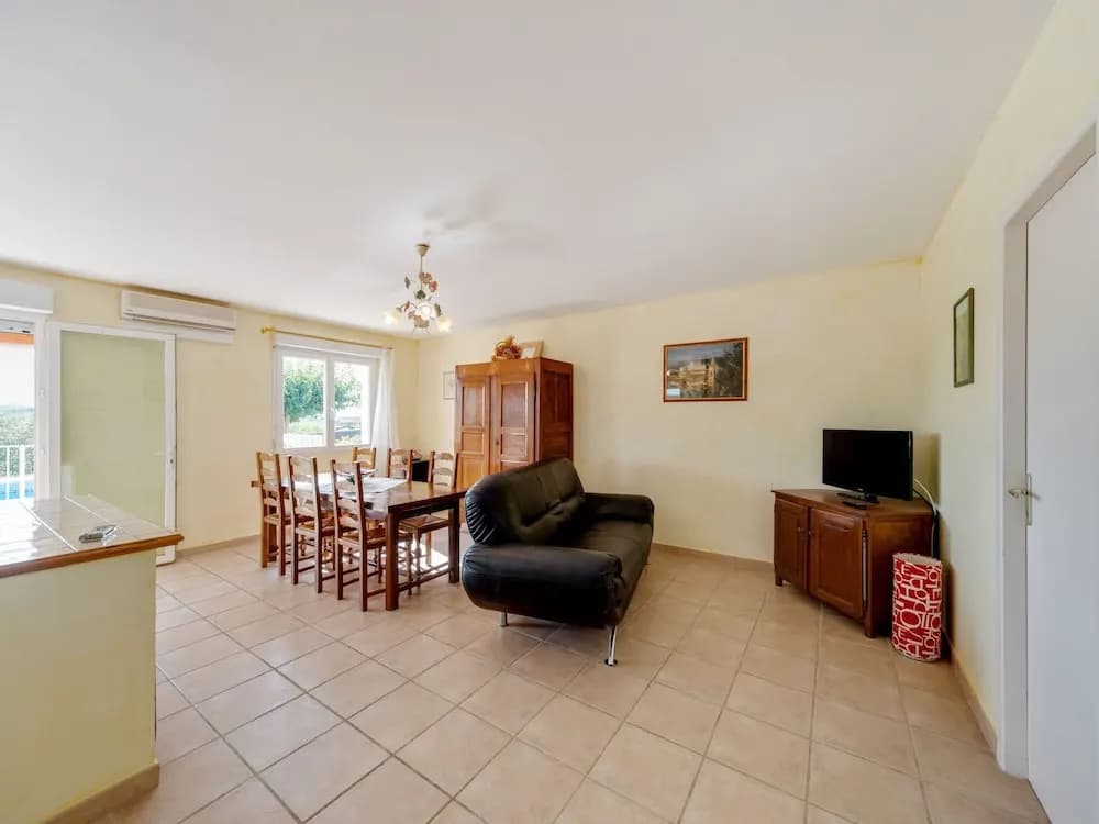 Cozy Holiday Home in Vagnas with Swimming Pool - Photo 2