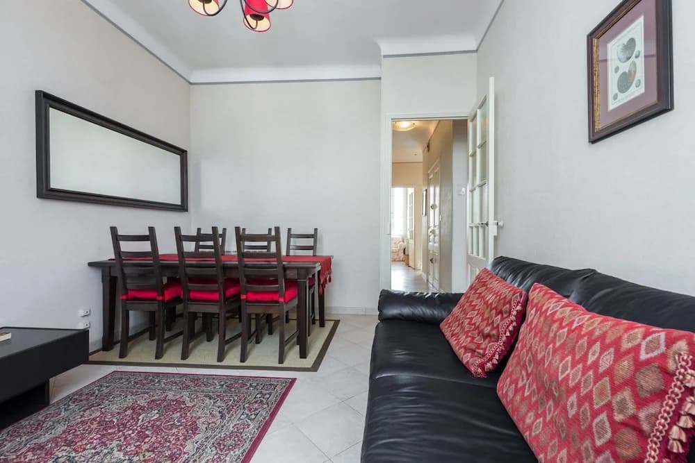 Three Bedroom two Bathroom Apartment in Center of Cannes on Quiet Street Minutes From the Palais - 2002 - Photo 2
