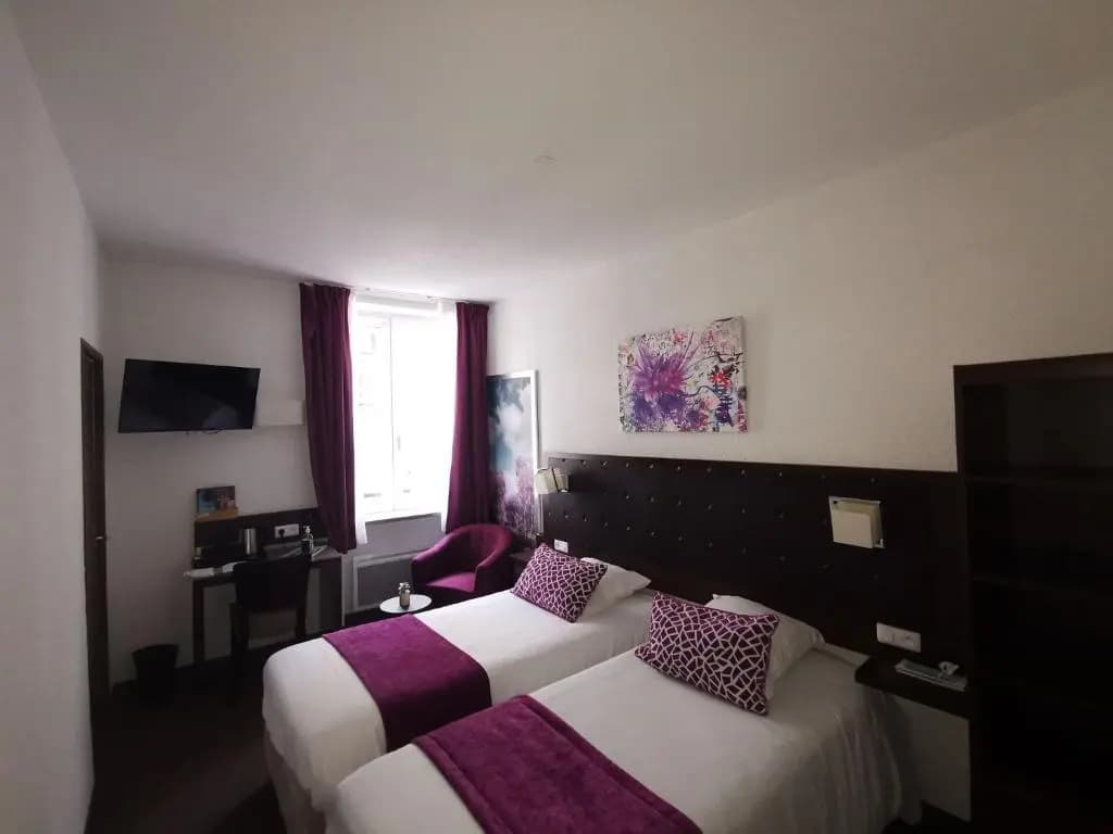 Hôtel Ambassadeur - Photo 2