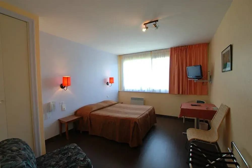 Hotel Des Dhuits - Photo 3