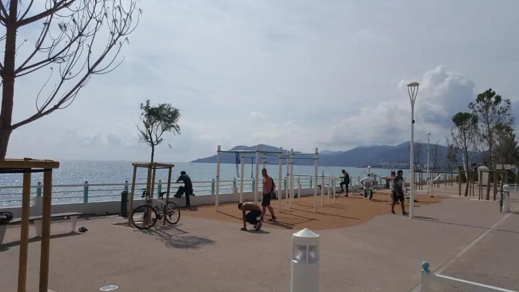 Sea Front Apartment Cannes - Photo 3