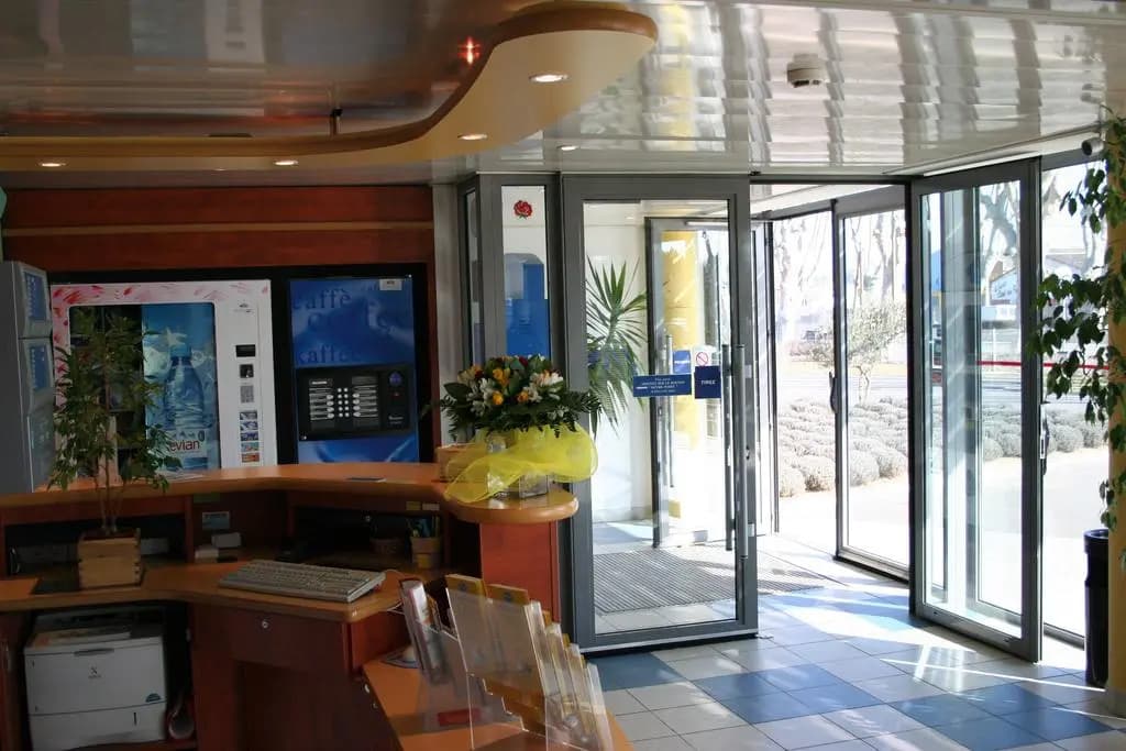 ibis budget Pertuis Portes du Luberon - Miniature 6
