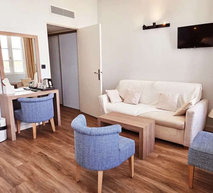 Hotel Du Port - Photo 3