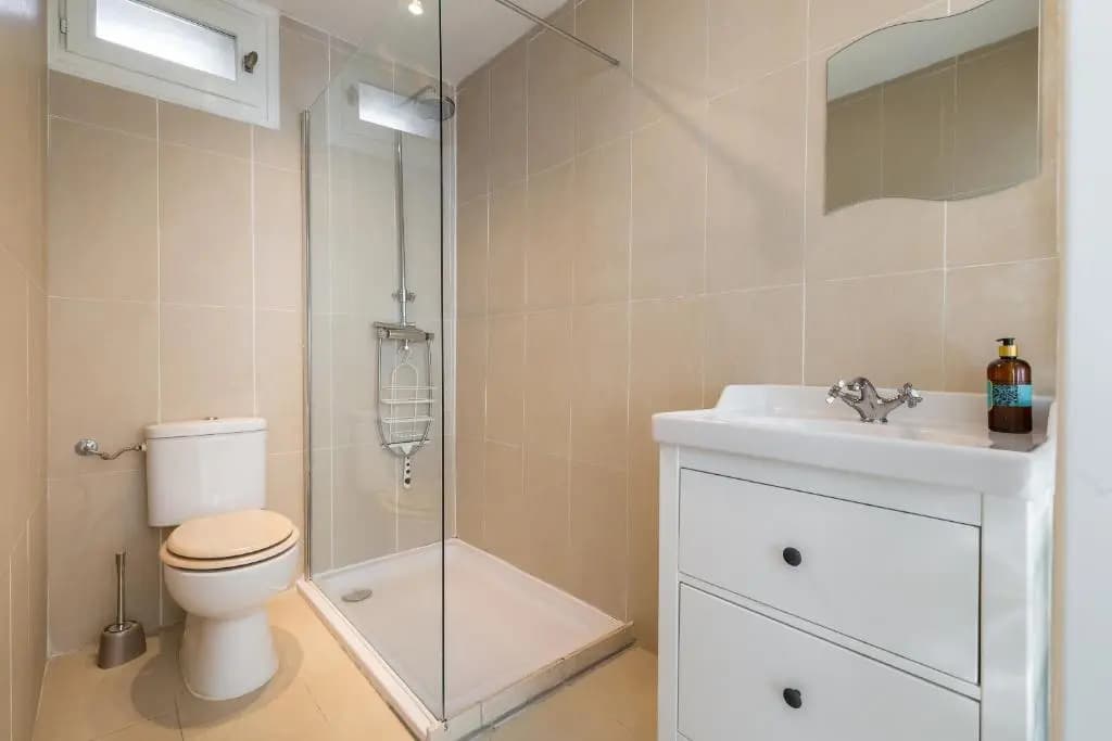 A Lovely Split Level Townhouse in the Heart of Cannes Next to the Marche Forville and the Palais - 1749 - Miniature 7