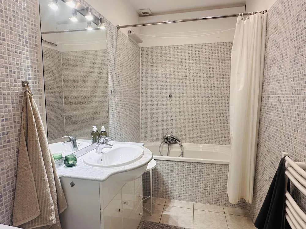 Bright one Bedroom Apartment in the Center of Cannes 13 Minutes Walk to the Palais des Festivals - 2290 - Miniature 7