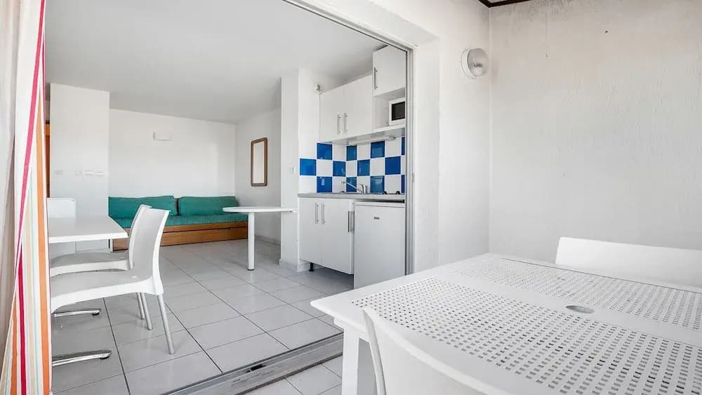 Cozy Waterfront Apartment - Photo 2