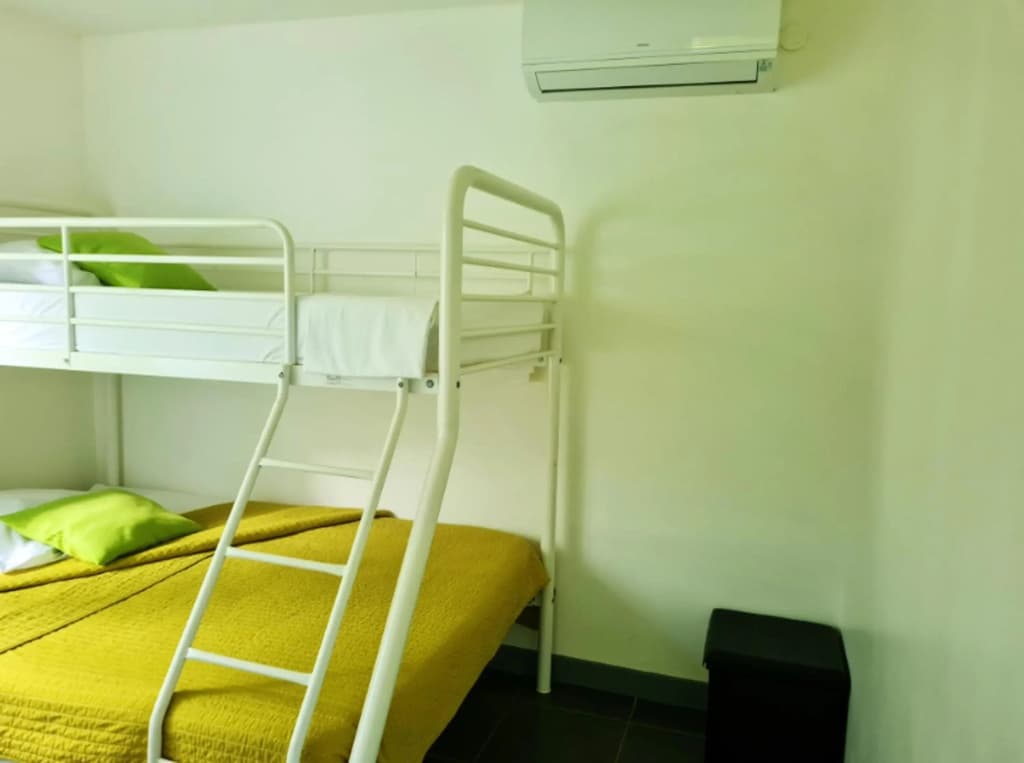 Bungalow de 2 chambres avec piscine partagee jacuzzi et jardin clos a Le Moule - Photo 1