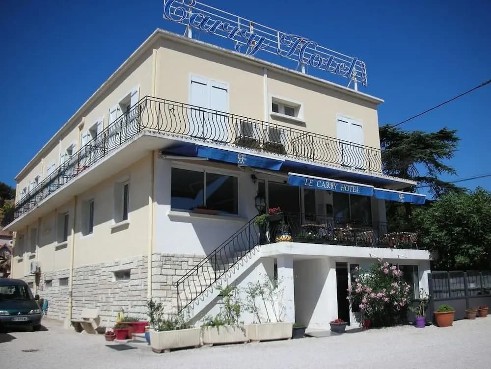 Le Carry Hôtel - Photo 1