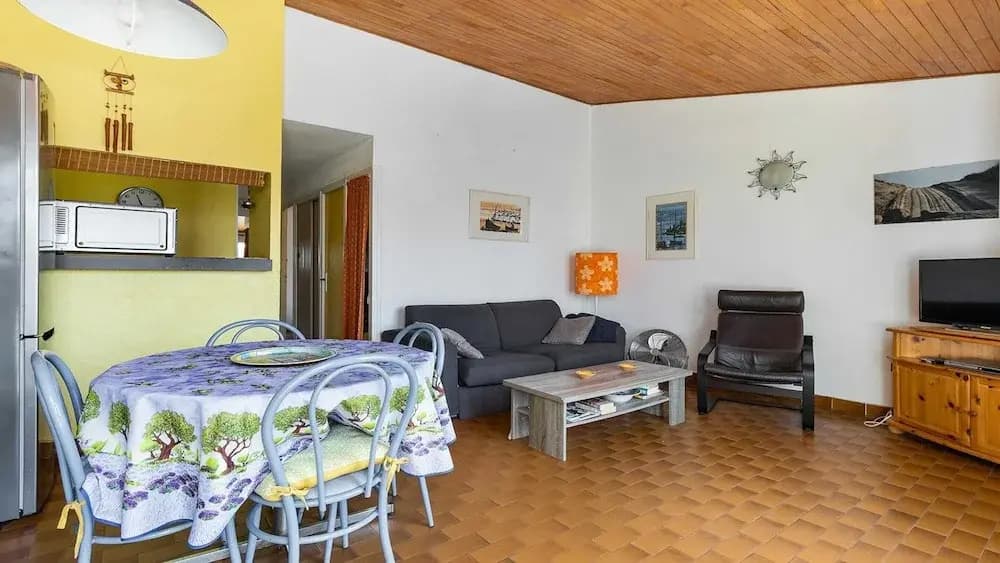 Seaside Family Apartment in Agde - Photo 1
