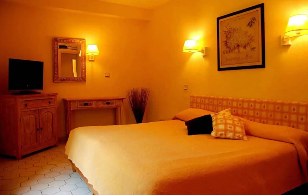Hotel Les Mazets Des Roches - Photo 2