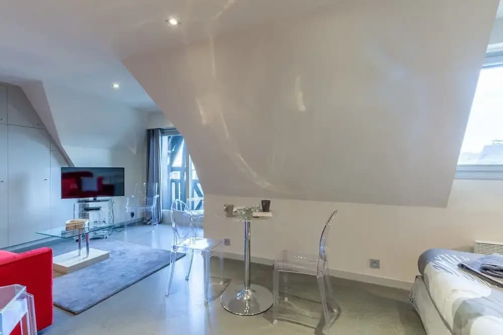 Apartment With Parking on Place de Morny - Miniature 8