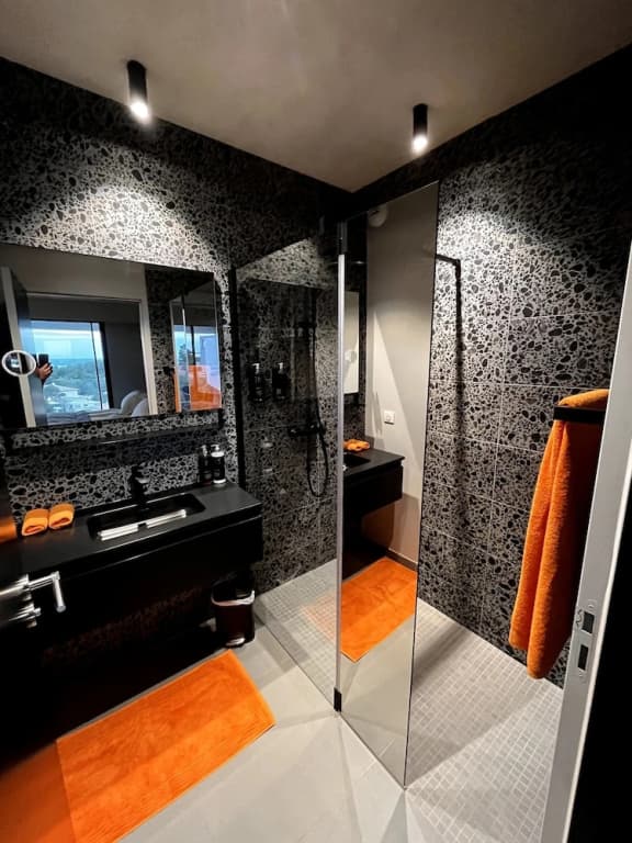 Suite 28 - Photo 5