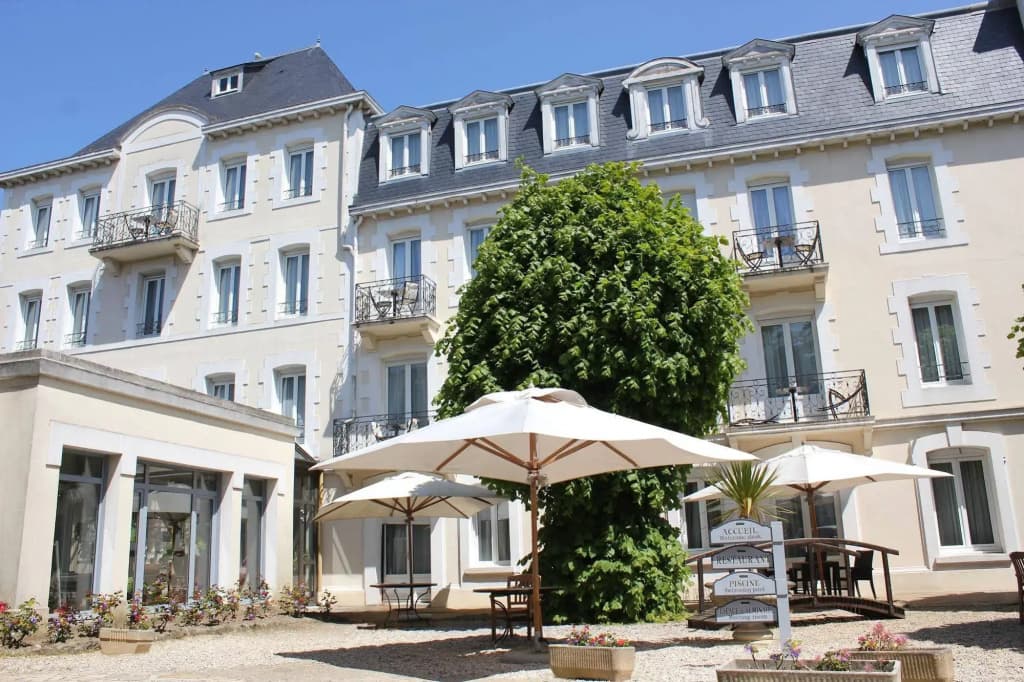 Grand Hôtel de Courtoisville - Photo 1