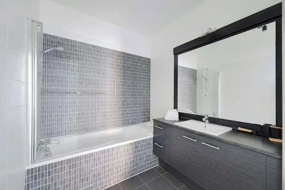 Charming Apartment - 2br-4p- Balcony- Malakoff - Miniature 8