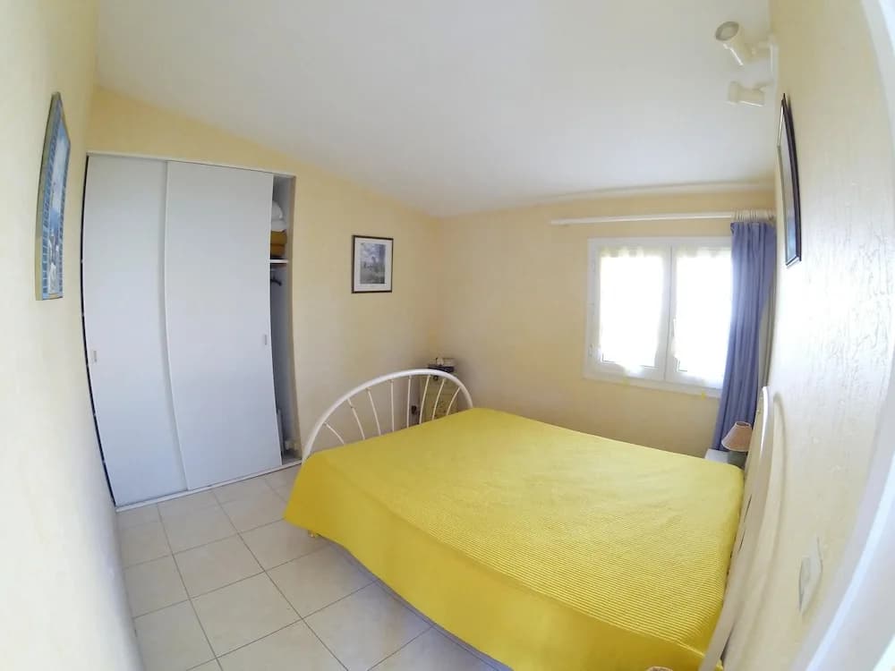 House With one Bedroom in Agde, With Pool Access, Enclosed Garden and - Photo 2