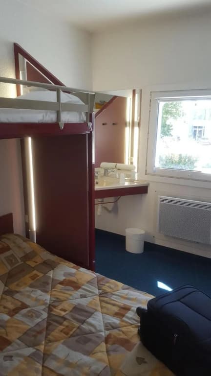 Hotel Thania - Photo 2