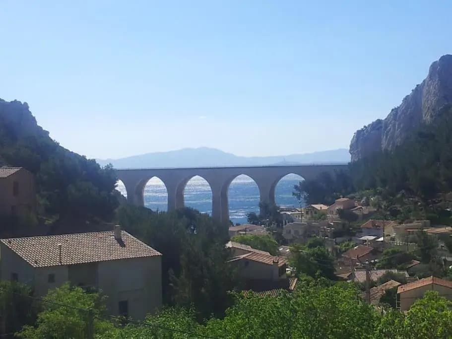 Studio Vue Mer Et Chateau En Provence - Photo 1