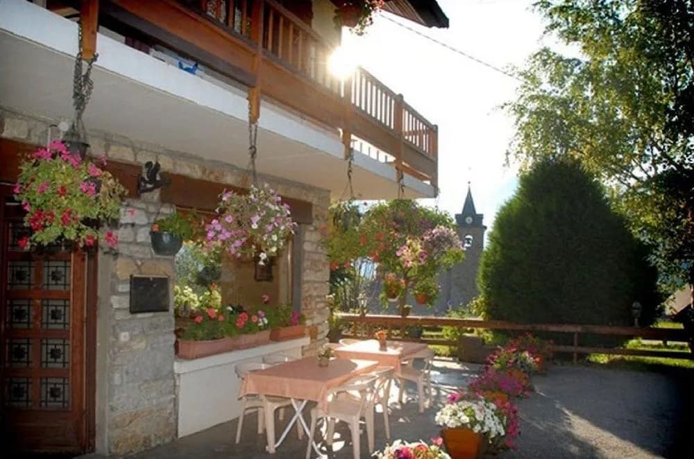 Hotel Restaurant Le Grillon - Photo 3