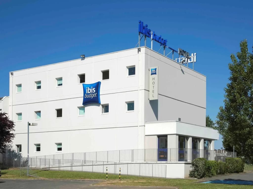 ibis budget Poitiers Sud - Photo 1