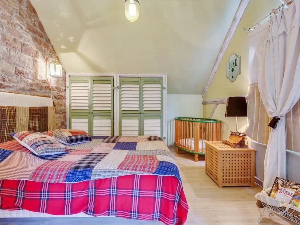 Holiday Home in Auvergne With Roofed Garden and Terrace - Miniature 6