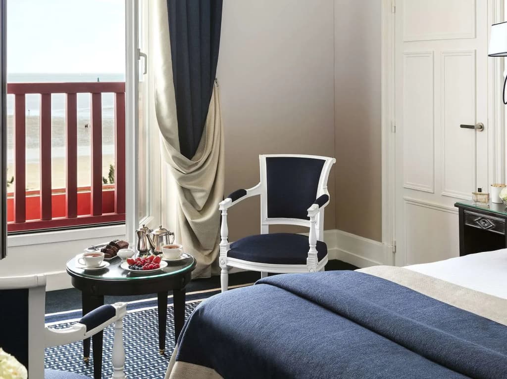 Hôtel Barrière l'Hermitage - Photo 4