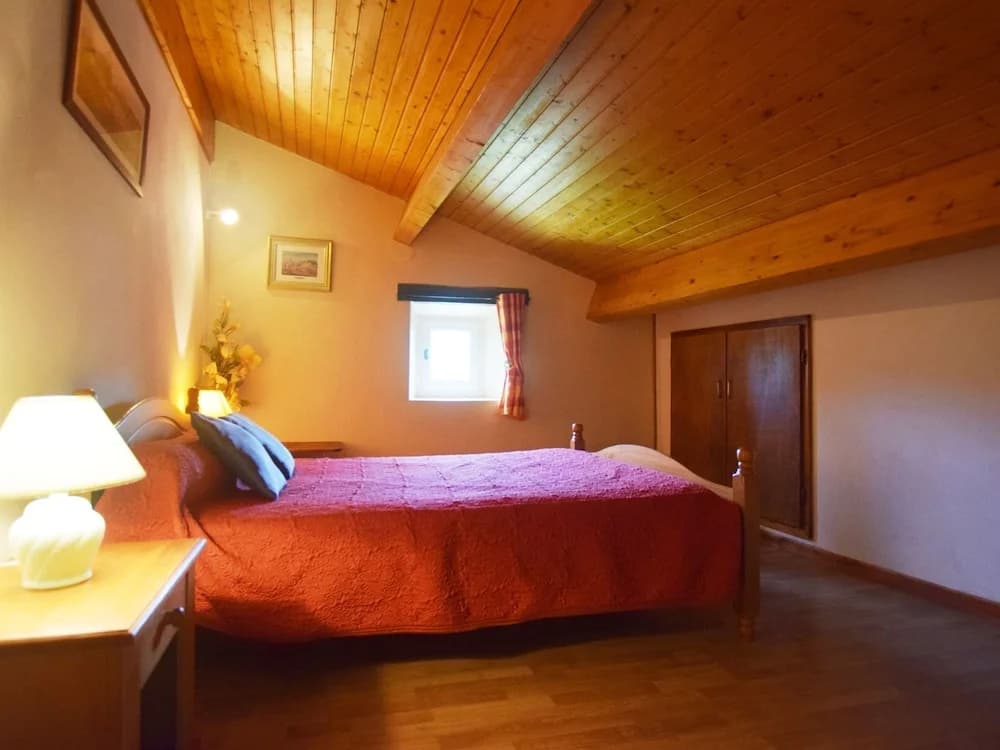 Cozy Family Home in Saint-pons - Miniature 6