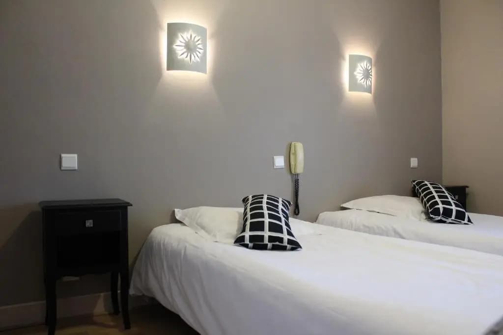 Hôtel Les Glycines - Photo 2