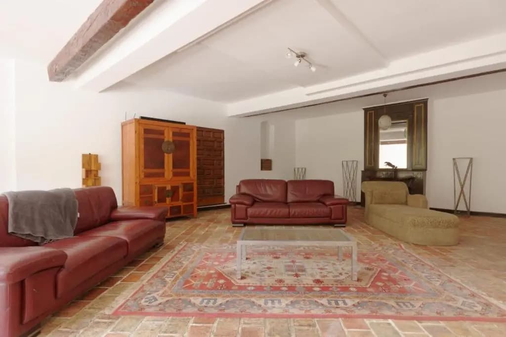 Charming farmhouse in a quiet area with a parking in the courtyard - Photo 1