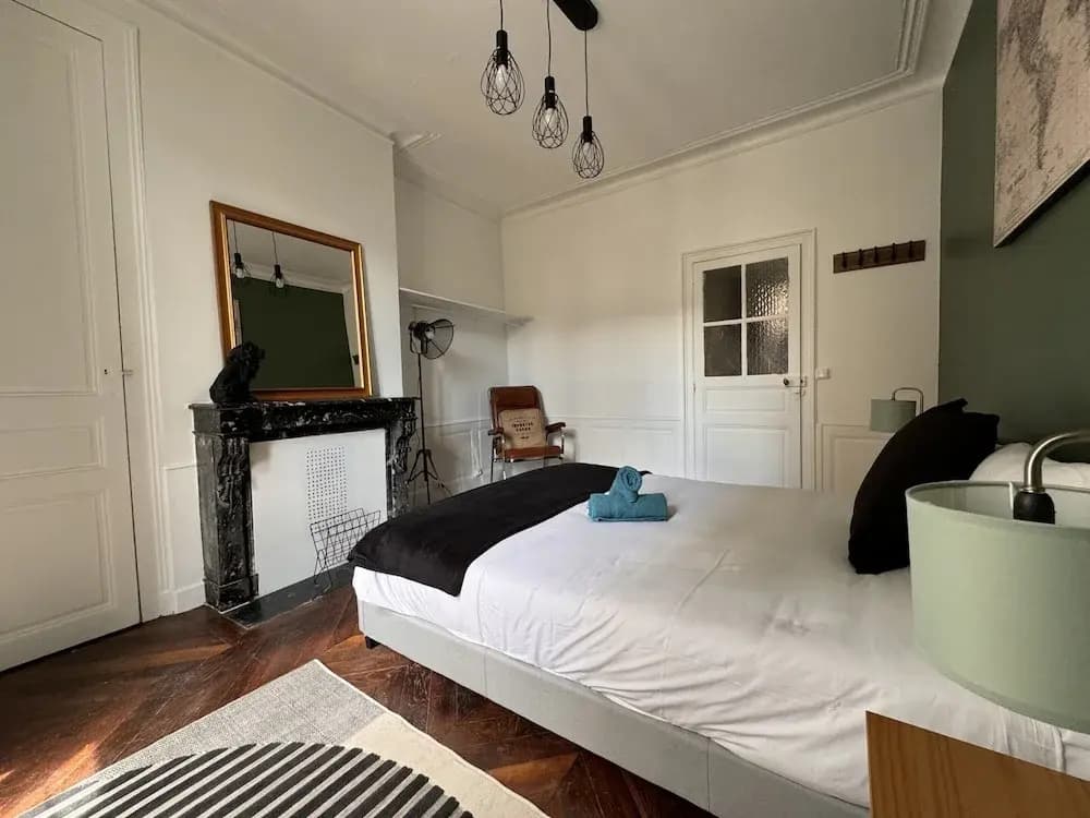 Refined Apartment With Courtyard in La Mans - Photo 4