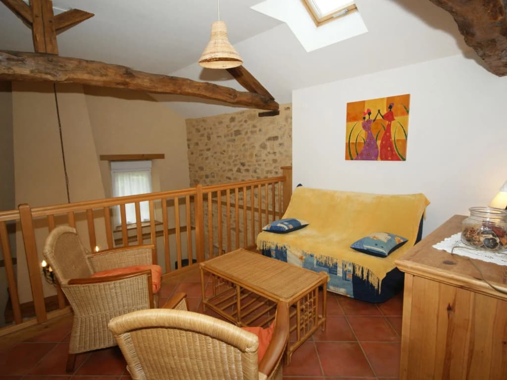 Spacious Holiday Home in Besse With Swimming Pool - Photo 4