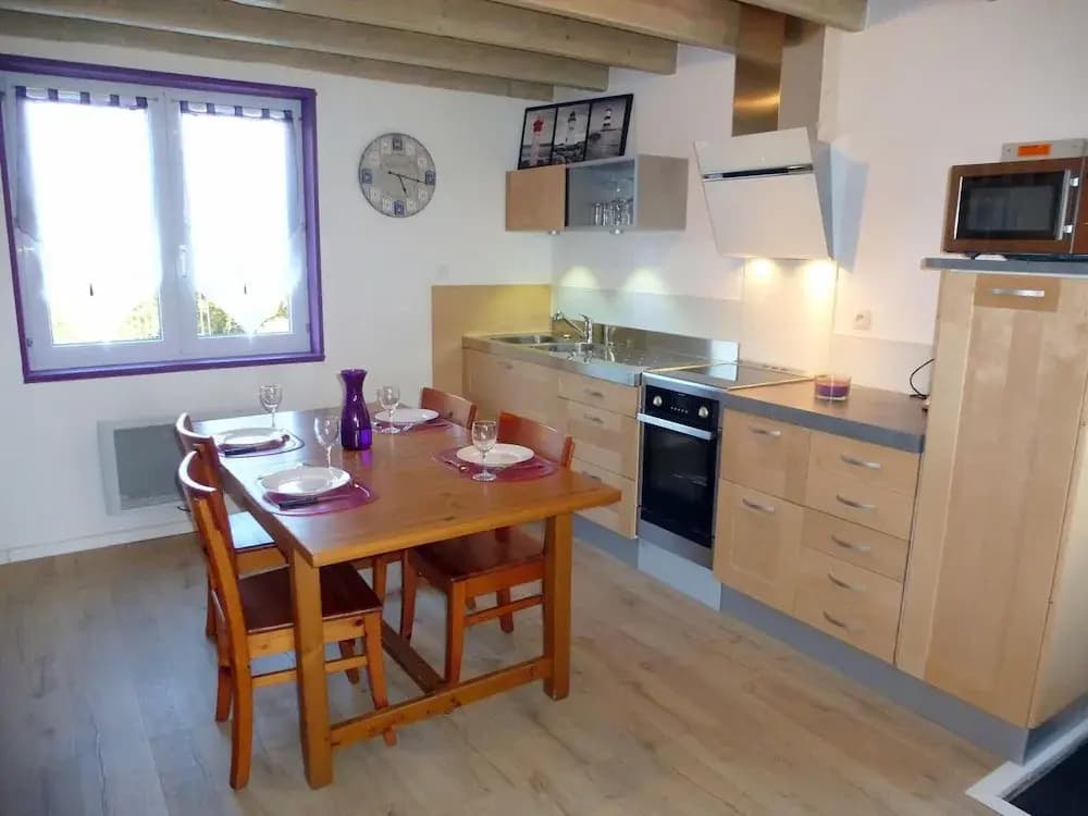 Holiday Home in Cleder Near Les Amiets Beach - Photo 5