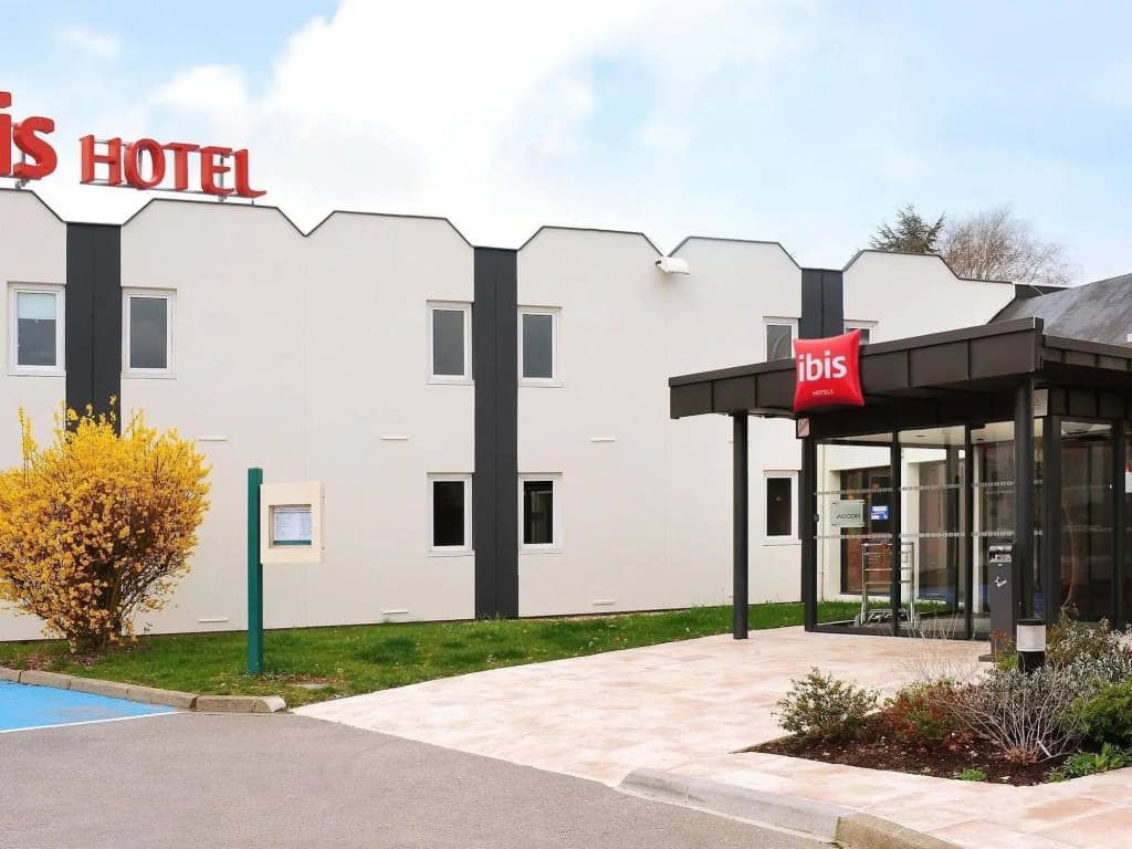 Ibis Styles Rouen Parc Expo Zenith - Photo 1