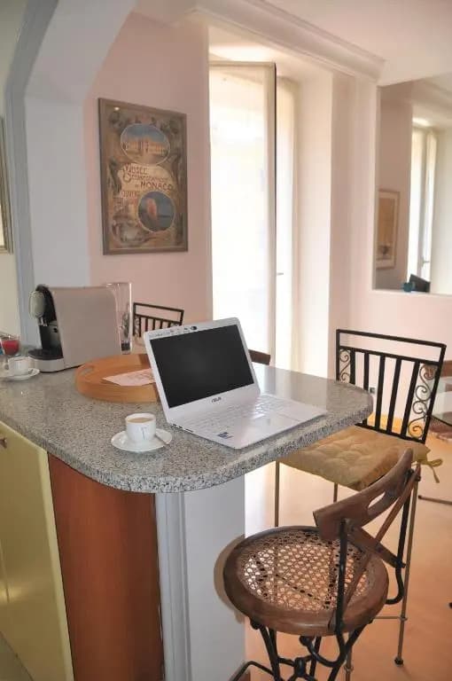 From 1882, romantic flat, in the Golden Square - Photo 2