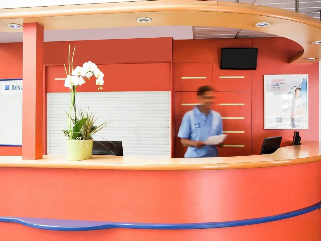ibis budget Paris Porte de Montreuil - Photo 2