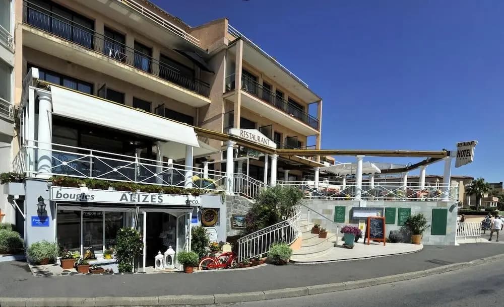 Alizés Hôtel - Photo 1