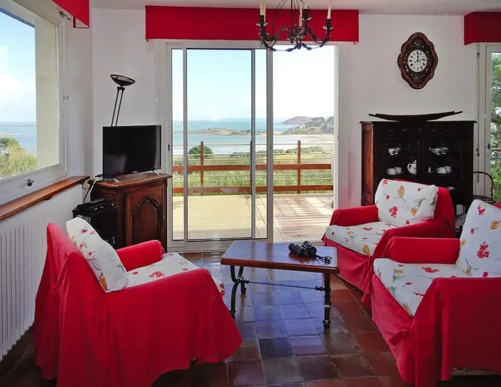Holiday Home in Trebeurden With Sea View - Photo 3