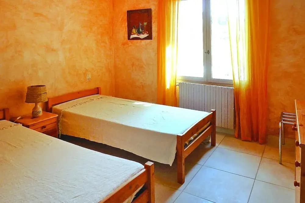 Holiday Home in Puymeras With Garden - Photo 5