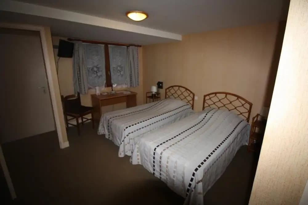 Hotel Restaurant Les Deux Sapins - Photo 4