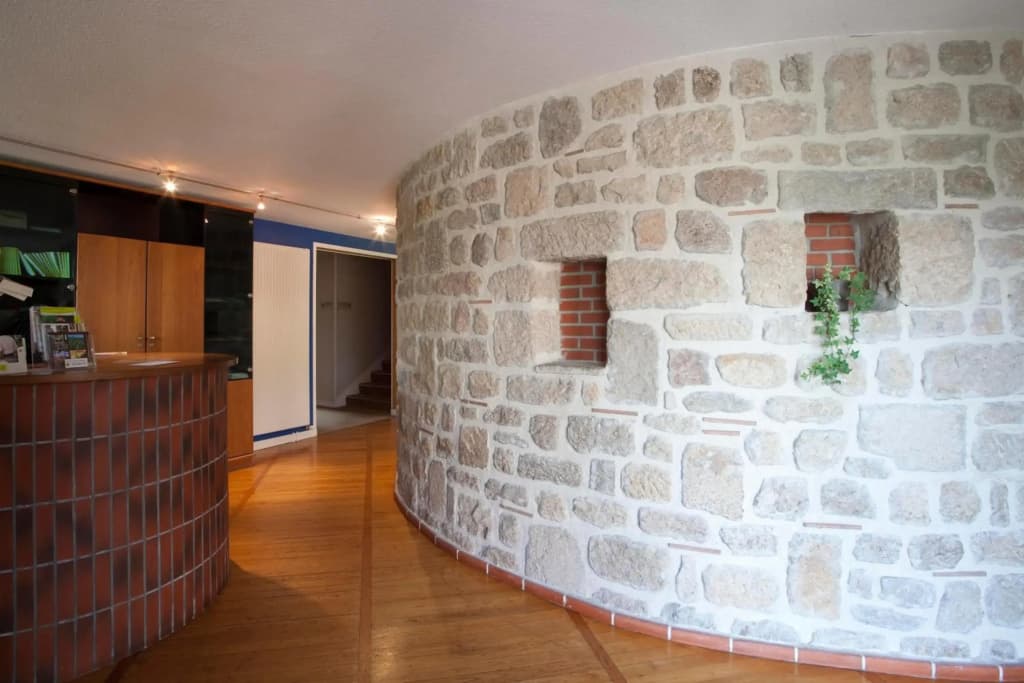 Hôtel Restaurant La Tour - Photo 1