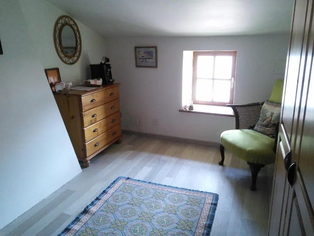 No 5 - Photo 1