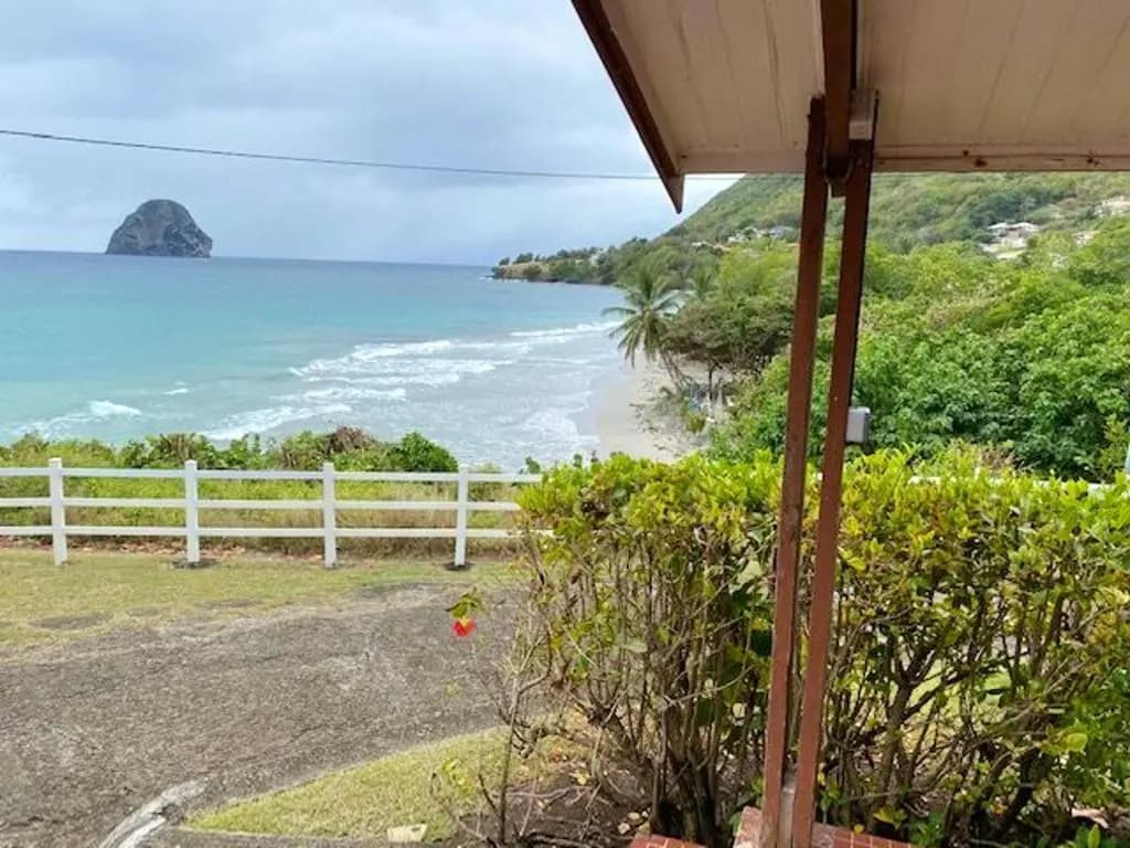 Bungalow de 2 chambres a Le Diamant a 50 m de la plage avec vue sur la mer jardin clos et wifi - Miniature 7