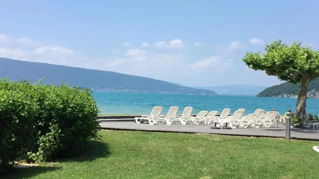 La Baie des Voiles 3 chambres 4 à 6 personnes au bord du lac plage privée - Photo 1