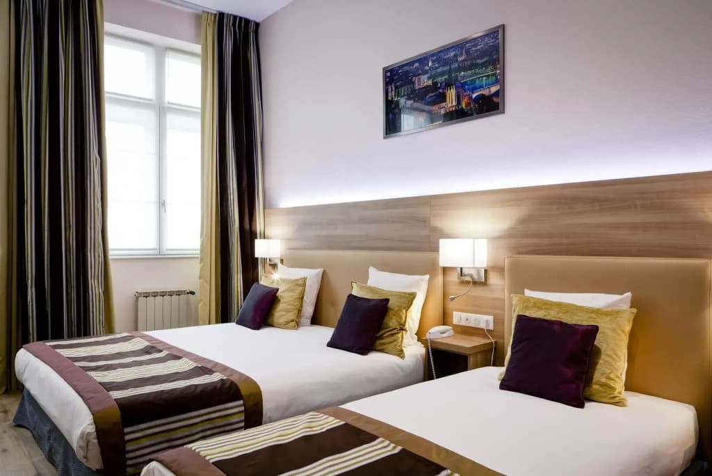 Le Phenix Hotel - Photo 2