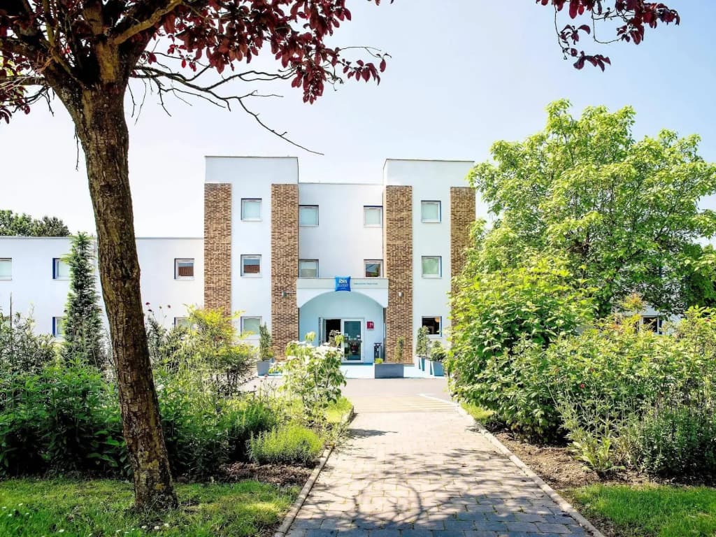 ibis budget Valenciennes Petite Forêt - Photo 1