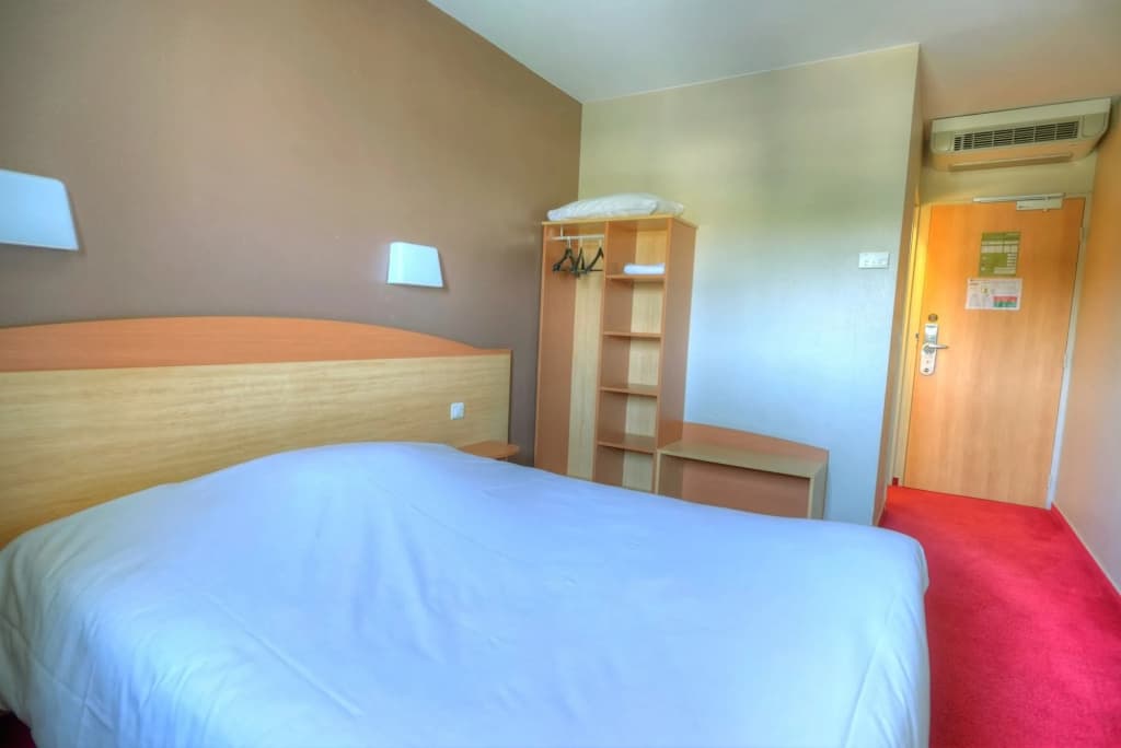 B&B HOTEL Saint-Etienne Monthieu - Photo 3