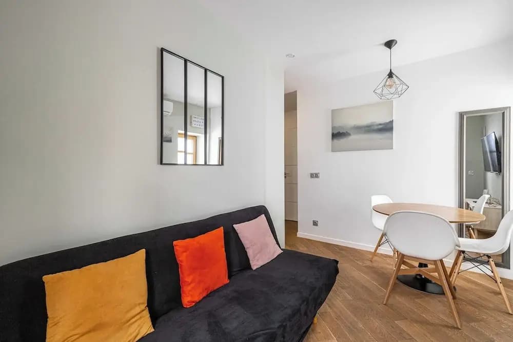 Magnificent Renovated 2 Bedroom Apartment, Terrace - Photo 4